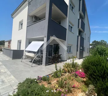 Kuća sa 5 apartmana sa pogledom na more - Vir - cover