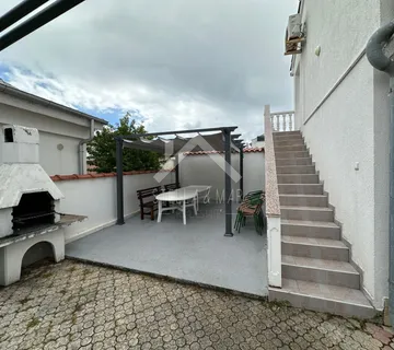 Jednosobni apartman sa garažom, blizina mora - Vir - cover