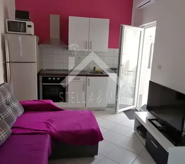 Prizemlje kuće sa dvorištem - Vir - cover