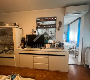Stan sa tri spavaće sobe, odlična lokacija - Voštarnica, Zadar