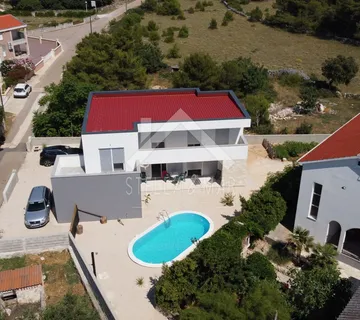 Luksuzna Vila sa bazenom - cover