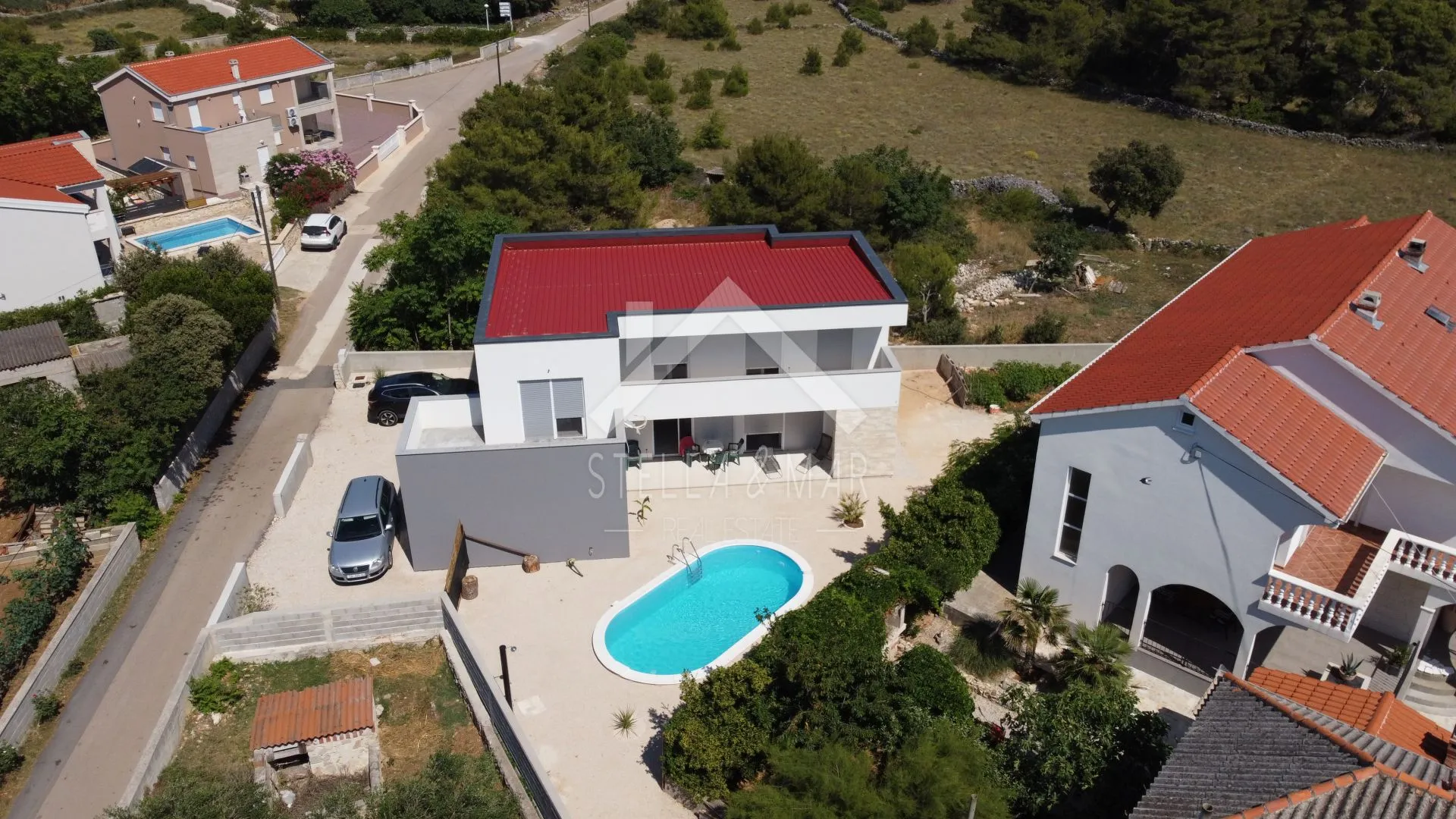 Luksuzna Vila sa bazenom - cover