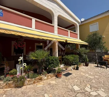 Apartmanska kuća 20m do mora - Vir - cover