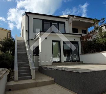Dvojna kuća sa dva apartmana -Vir  - cover