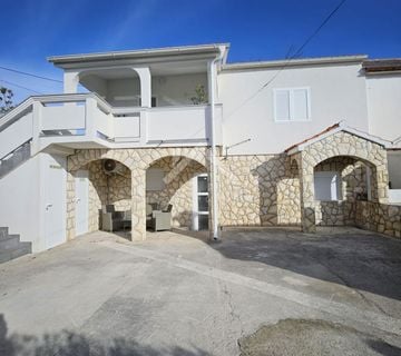 Kuća sa dva apartmana - Vir -CENTAR - cover