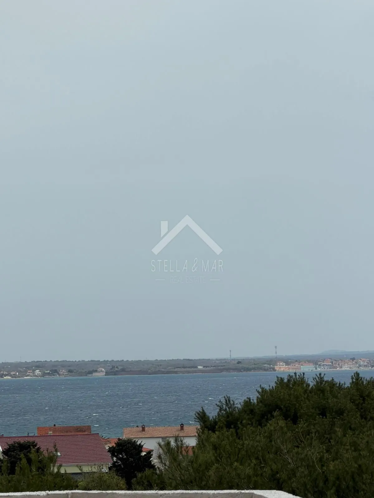 Dvosobni apartman sa krovnom terasom, pogled - Vir  - cover