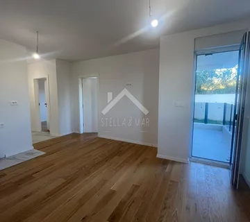 Trosoban stan sa vrtom + 2 parkinga - Plovanija, Zadar - cover