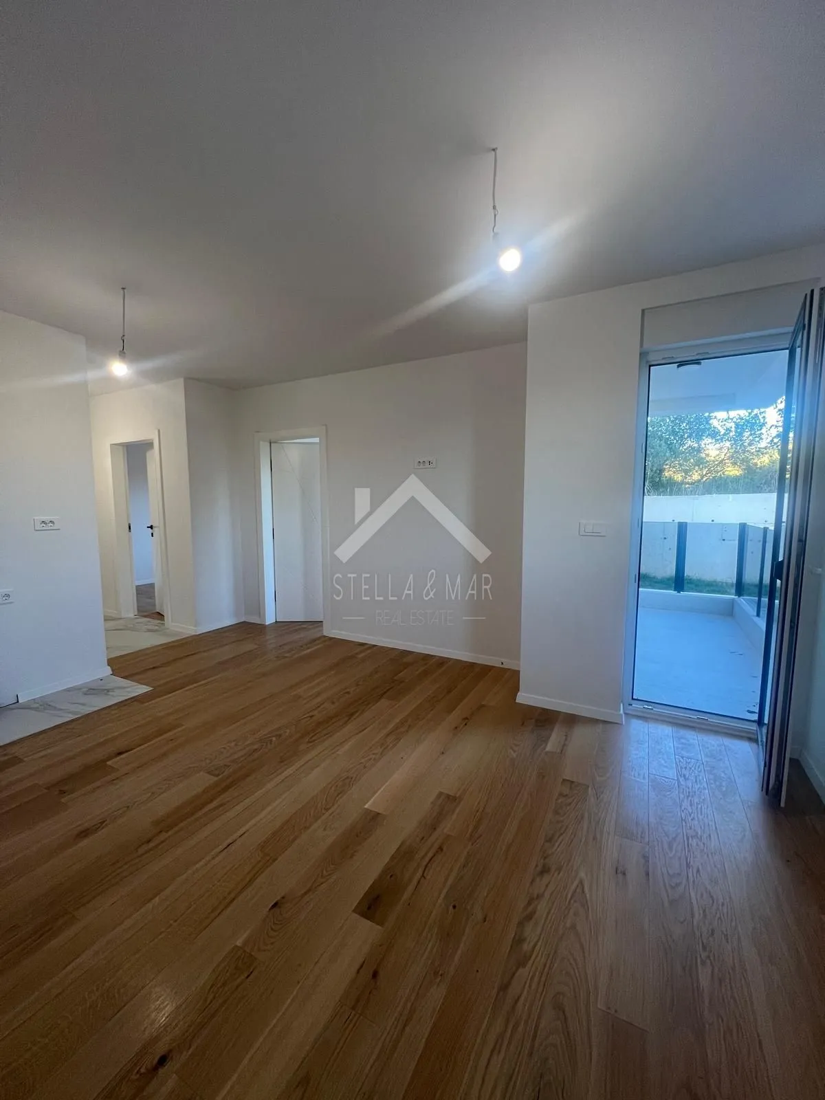 Trosoban stan sa vrtom + 2 parkinga - Plovanija, Zadar - cover