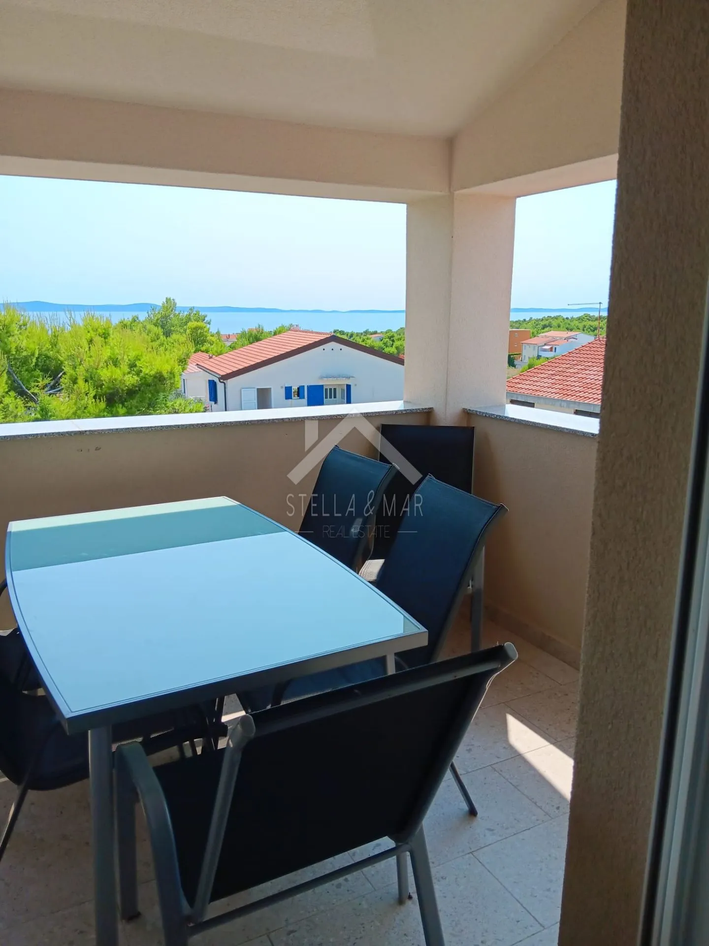 Dvosobni apartman sa pogledom na more  - Vir  - cover