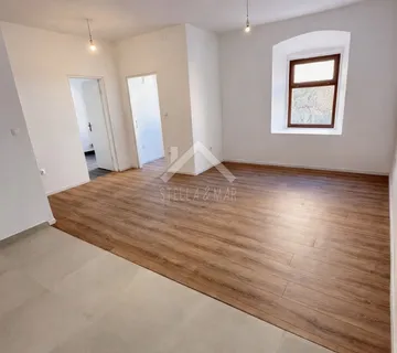 Dvosoban stan u prizemlju, POTPUNO RENOVIRAN - Obrovac - cover