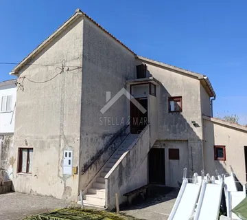 Dvonja kuća za adaptaciju + poljoprivredno zemljište - Vrsi - cover