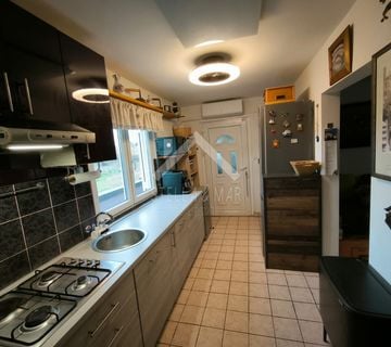 Kuća u nizu sa dva apartmana - Sabunike  - cover