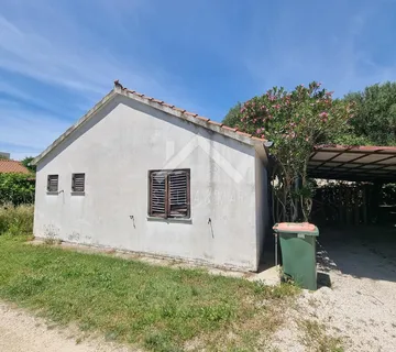 Kuća za adaptaciju,Izvrsna lokacija - Sukošan  - cover