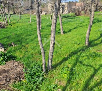 Građevinsko zemljište 774m2 - Vrsi, blizina centra - cover