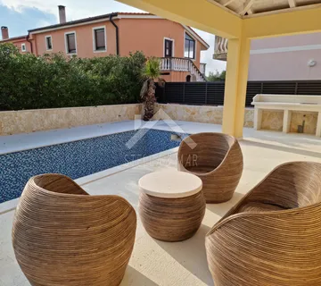 OBITELJSKA KUĆA U NOVOGRADNJI SA BAZENOM - VIR - cover