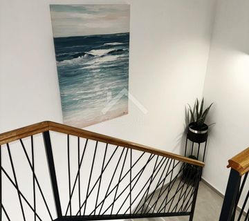 Prekrasna kuća sa dva apartmana, pogled na more - Vir  - cover