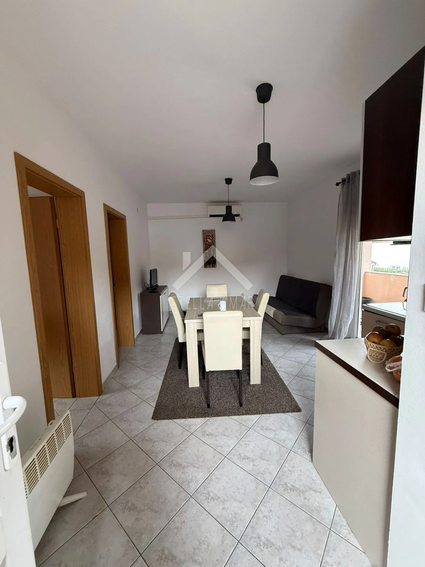 Dvosobni apartman sa dvorištem - Vir  - cover