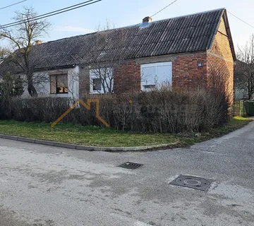 Kuća za adaptaciju Dugo Selo, Šaškovečka ulica parcela 402 m² - Dugo Selo - Centar, Dugo Selo