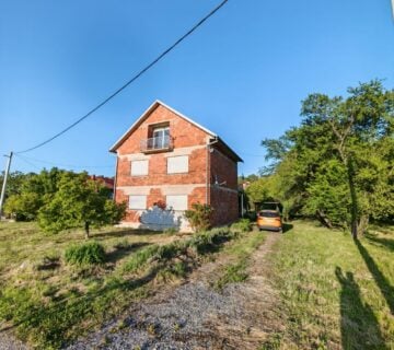 Top lokacija, Stubičke Toplice, katnica 230m2 na okućnici od 2100m2 - cover