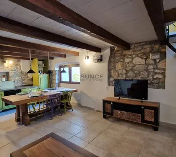 OTOK KRK,  prekrasno uređena kamena kuća s krovnom terasom i pogledom na more! - cover