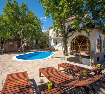 Otok Krk, Kornić samostojeća kuća sa bazenom i pogledom! - cover