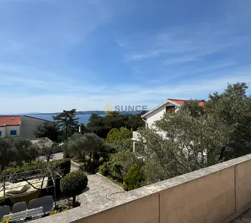 Grad Krk samostojeća kuća na 100m od mora!