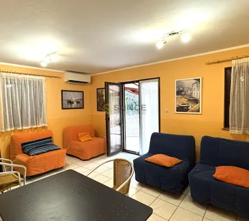 Baška namješten apartman u prizemlju blizu mora!