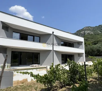 OTOK KRK, BAŠKA, OKOLICA, novi dvosoban apartman u prizemlju zgrade s okućnicom od 155 m2! - cover