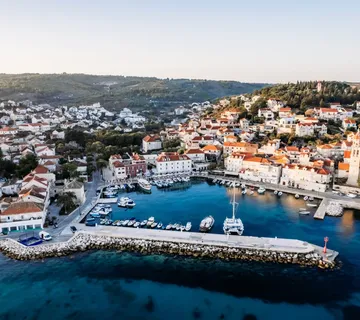 Građevinska Parcela Sutivan Pogled Na More, Tri Minute Hoda Od Plaže
