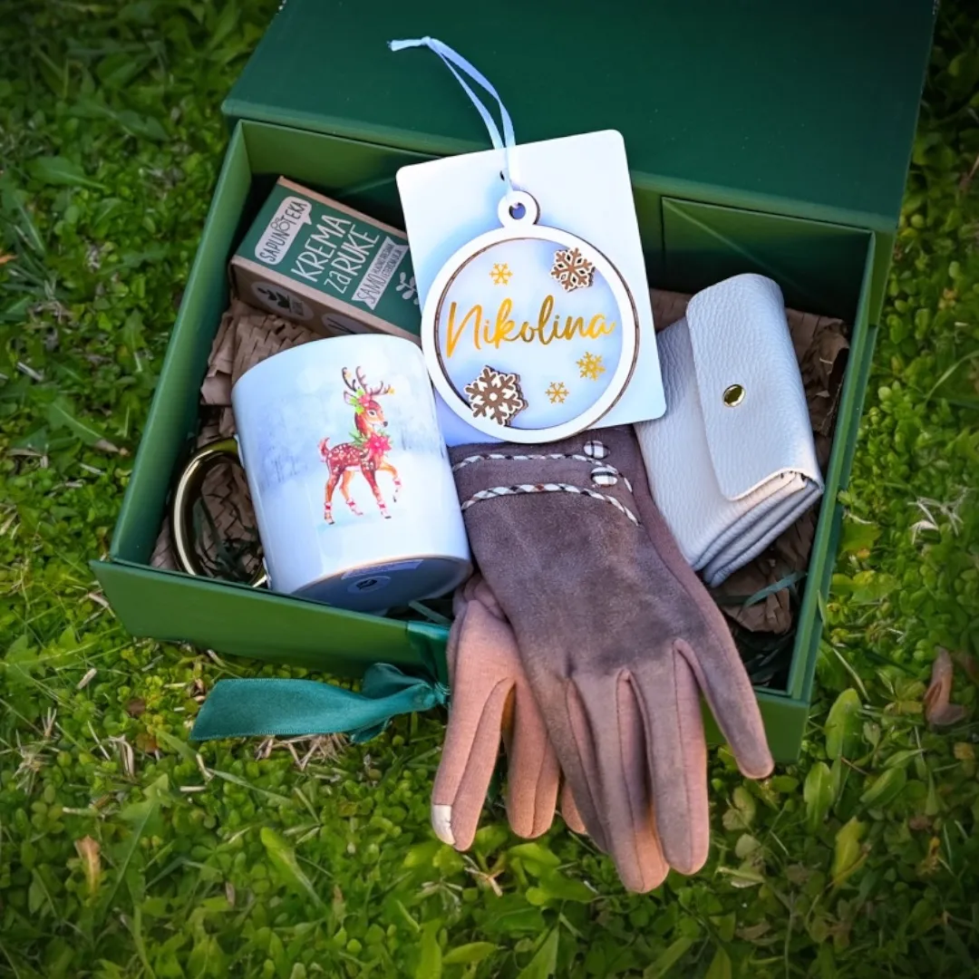 Božićni poklon paket za žene “Blagdanski kutak” - cover