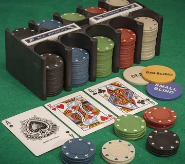 Texas Hold 'em Poker set sa 200 žetona i 2 špila karte - cover