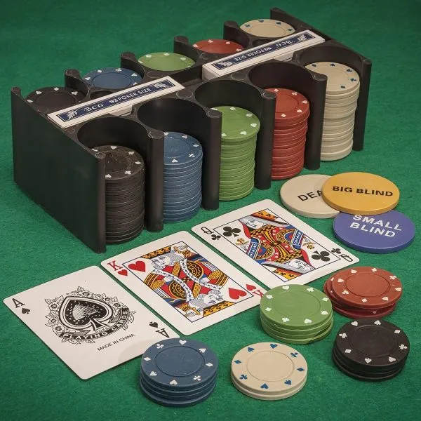 Texas Hold 'em Poker set sa 200 žetona i 2 špila karte - cover
