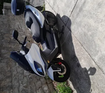 Skuter Kymko - cover