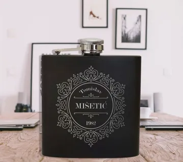 Pljoska personalizirana- Crna - cover