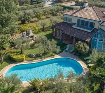 POREČ-VILA SA BAZENOM NA PRODAJI , BLIZINA MORA (prodaja) - cover