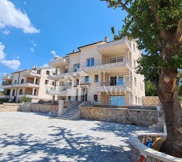 Dvosobni apartman 500 m od mora, Njivice, otok Krk  - cover