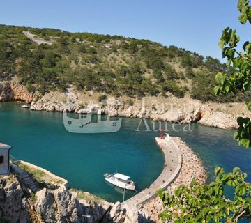 Vila na litici iznad mora, Vrbnik, otok Krk - cover