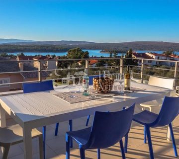 Ekskluzivan apartman s panoramskim pogledom na more, Punat, otok Krk - cover