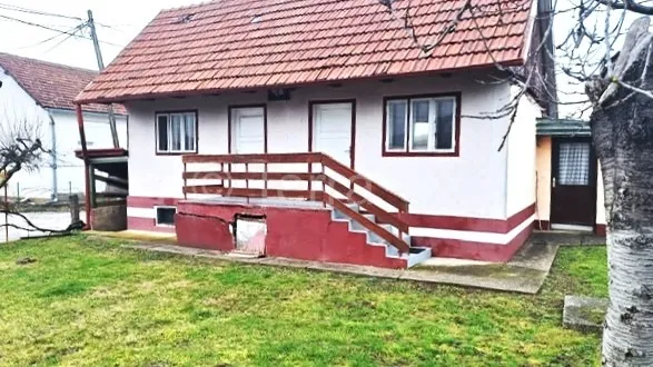 Gornja Bistra, Oborovo Bistransko,  drvena kuća od 68 m2 i pomoćni objekti, za adaptaciju - cover