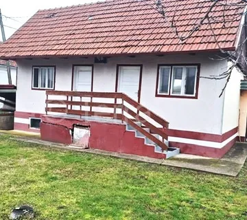 Gornja Bistra, Oborovo Bistransko,  drvena kuća od 68 m2 i pomoćni objekti, za adaptaciju - cover