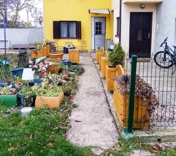 Gornji Stupnik, 2-sob, 49 m2, prizemlje + prvi kat, veliki vrt 280 m2 - cover