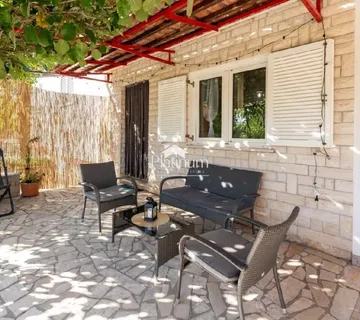 Istra,Išići kuća s tri stana s pogledom na more (prodaja) - cover