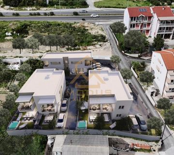 Kaštel Sućurac / Dvosoban stan s vrtom - cover