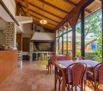 Otok Murter, uz more- 1. red- uhodani hotel sa tri zvjezdice 850 m2!!! (prodaja)