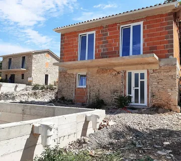 Istra, Trget, kuća 82 m2 sa bazenom, pogled na more, 450 m od mora