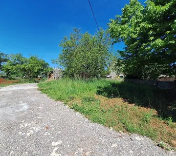 Istra, okolica Barbana, građ. zemljište 1000 m2 sa dva ucrtana objekta - Most-Raša, Raša