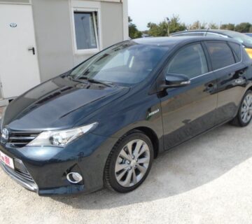 Toyota Auris 1,8 HYBRID automatik - cover