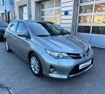 Toyota Auris 2,0 D-4D - 100.000km - NAVI - KAMERA -SERVIS - REG 1 GOD - cover