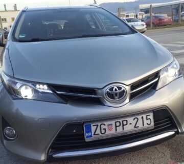 Toyota Auris karavan TS 2,0 D-4D - cover