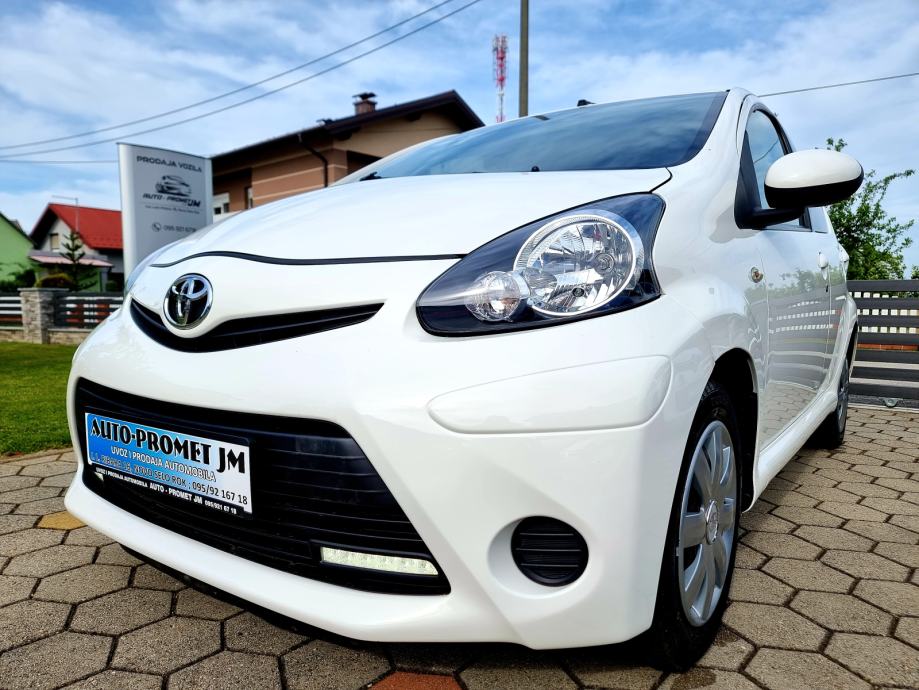 toyota-aygo-10-benzin-odlican-servisna-42722km-slika-219989409